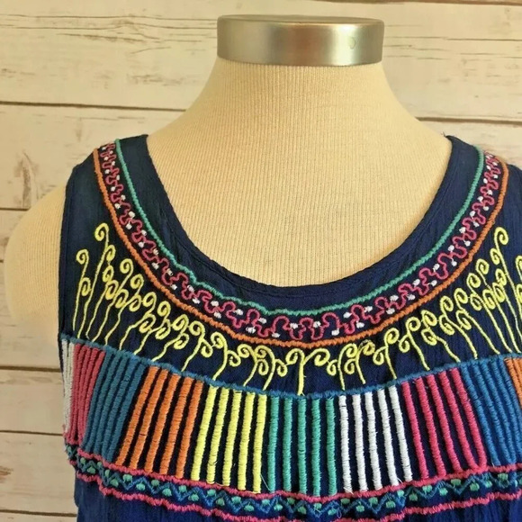 FUN & FLIRT Women Sleeveless Pull-Over Embroidered Blue Crop Top Shirt Sz M NWT - Picture 2 of 11